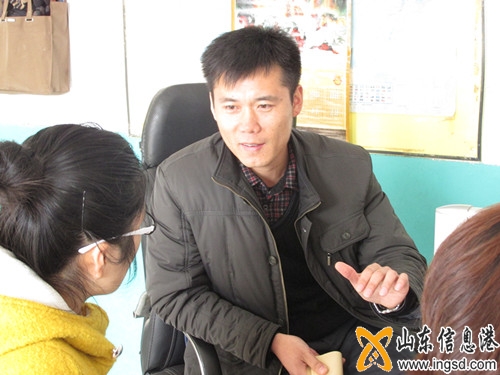 杏園小學(xué)副校長馮維峰與鞠煒課后交流 - 復(fù)件(1)_副本.jpg