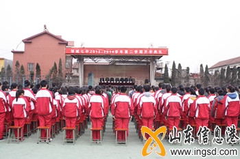 圖一+全場合唱國歌_副本.jpg
