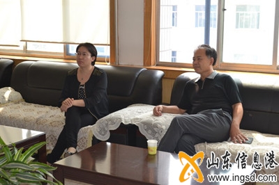 邊書記和高部長在聽匯報_縮小大小_副本.jpg