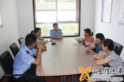 群眾路線熱 警民談心忙_副本.jpg